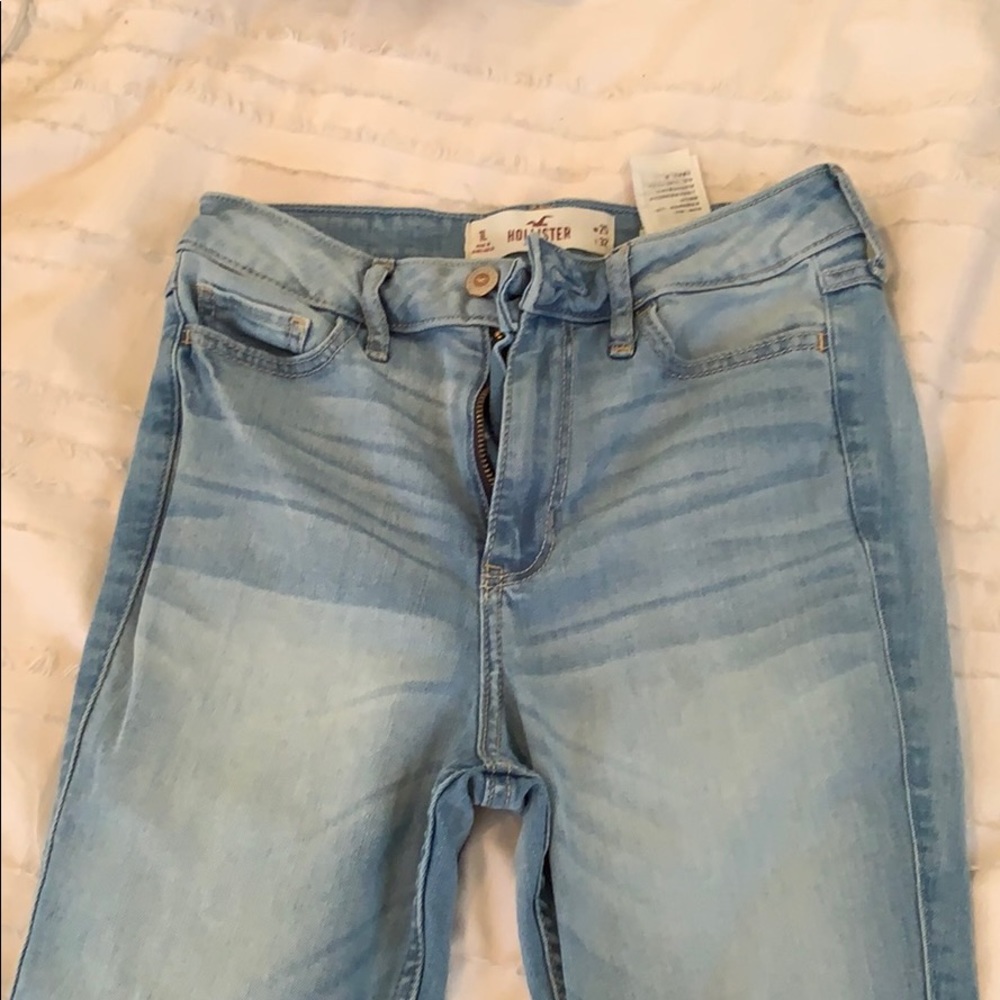 hollister light wash cropped jeans